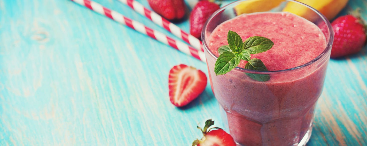 Red smoothie next to fruit